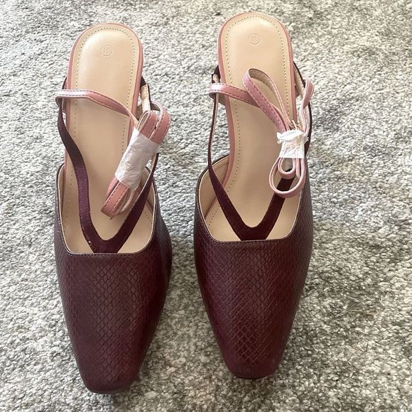 Size 10 Womens Kitten Heels Pumps Ankle Straps Closed Toe Slingback - Picture 5 of 7